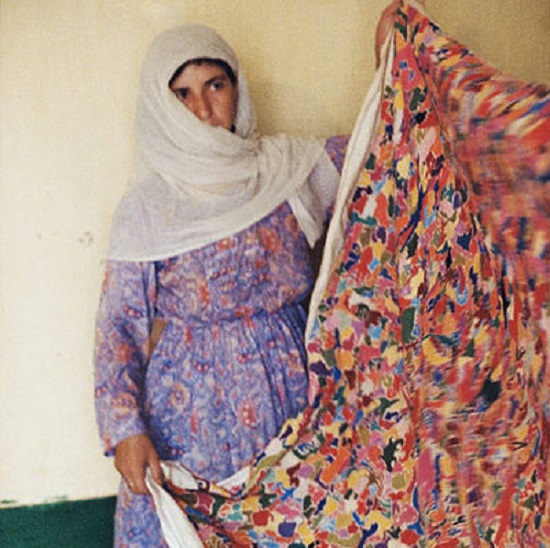 donne afghane per Alighiero Boetti